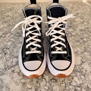 Like NEW! Converse Black and White Platform High-Tops